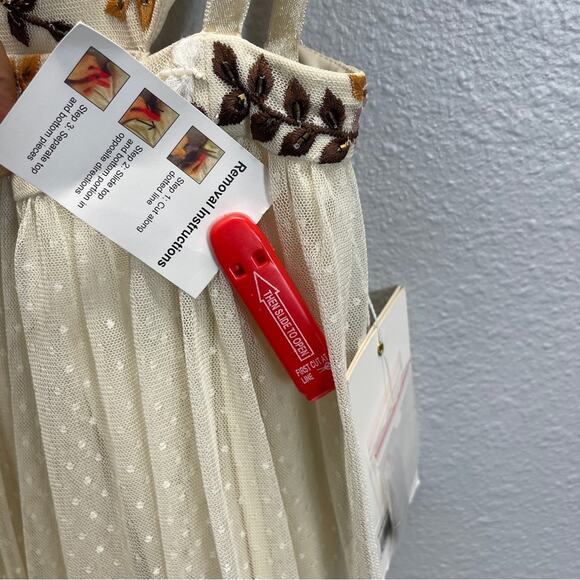 Mac Duggal Embroidered Bodice Cap Sleeve Ruffle Tiered Gown - Picture 12 of 16